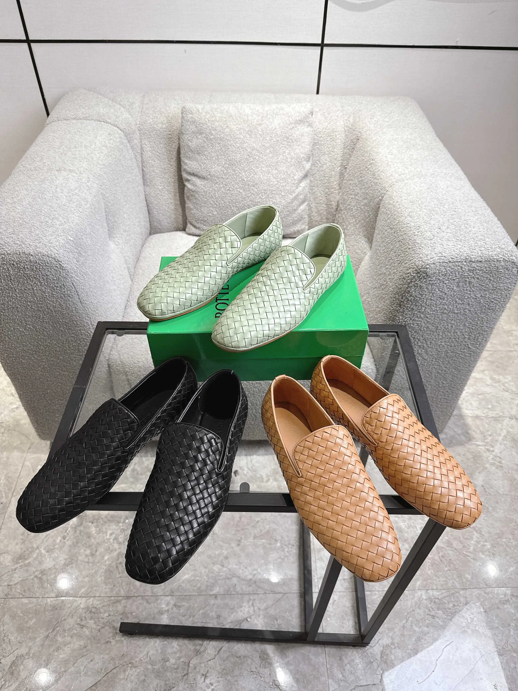 [BV] Top P: 760💰Size for couples: 35-44 (40.41 for women, 38 for men, 45.46.47, custom-made, non-returnable) Bottega Veneta 2025 autumn counter synchronized genuine leather outsole classic woven beanie shoes for couples, Bottega Veneta square-toe flat shoes, imported mixed sheepskin, imported sheep! Leather outsole! [Rose][Rose]! Purely hand-woven and operated, the original board is reproduced one-to-one! quality assurance!
